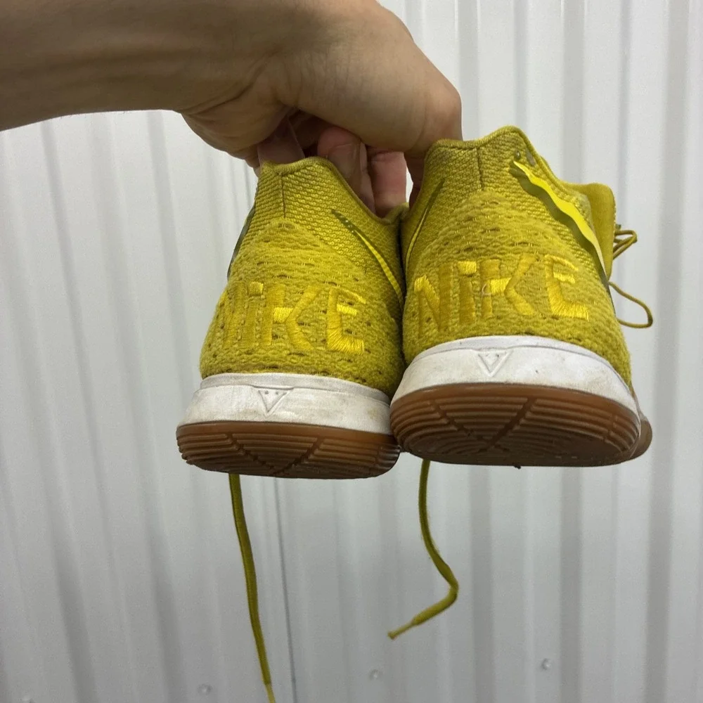 Nike SpongeBob SquarePants x Kyrie 5 SpongeBob RARE - Size 5.5 Y